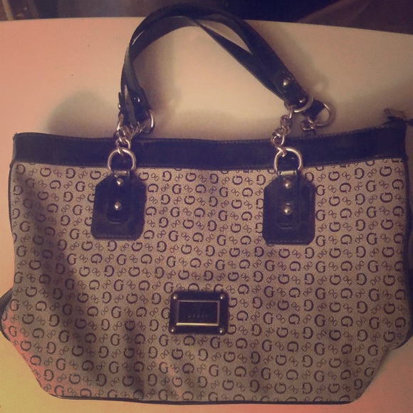 Guess purse - Picture 1 of 1